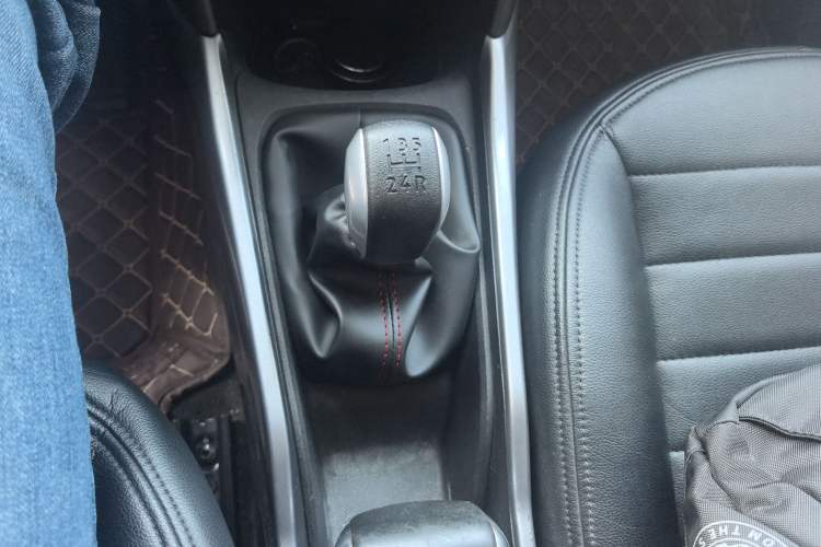 Used Peugeot 2008 2014 1.6L Manual Trend Edition Gear Lever