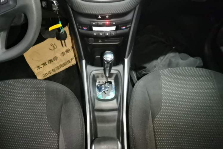 Used Peugeot 2008 2014 1.6L Automatic Fashion Edition Gear Lever