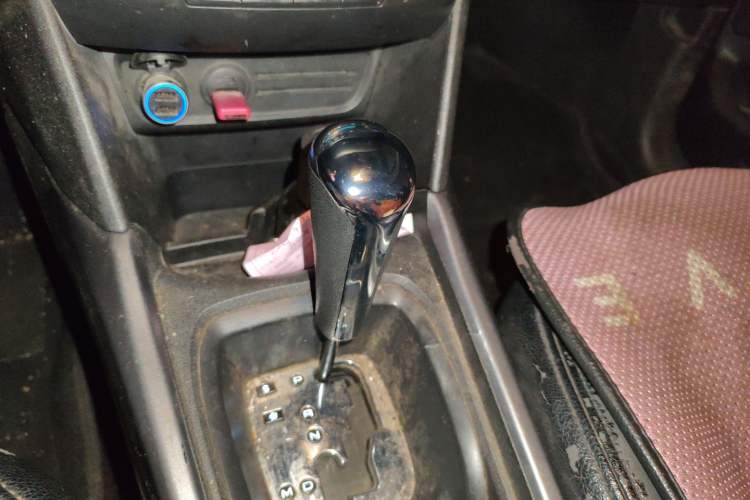 Used Peugeot 2008 2014 1.6L Automatic Fashion Edition Gear Lever