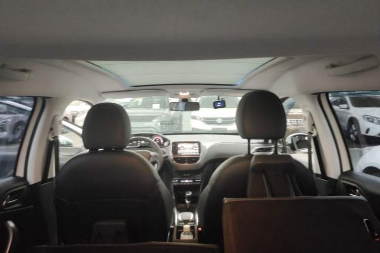 Used Peugeot 2008 2014 1.6L Automatic Navigation Edition Headliner