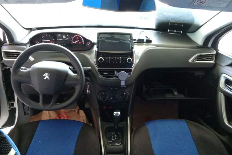 Used Peugeot 2008 2014 1.6L Automatic Trend Edition Headliner