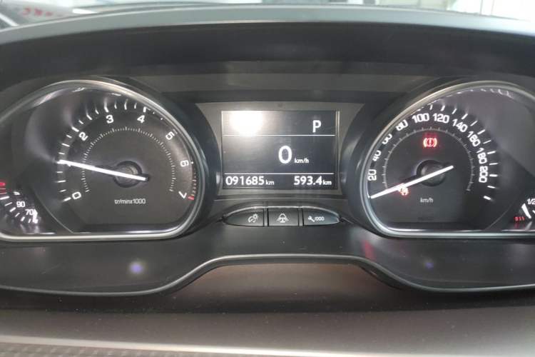 Used Peugeot 2008 2014 1.6L Automatic Navigation Edition Instrument Cluster
