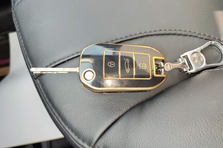 Used Peugeot 2008 2014 1.6L Automatic Fashion Edition Interior 1