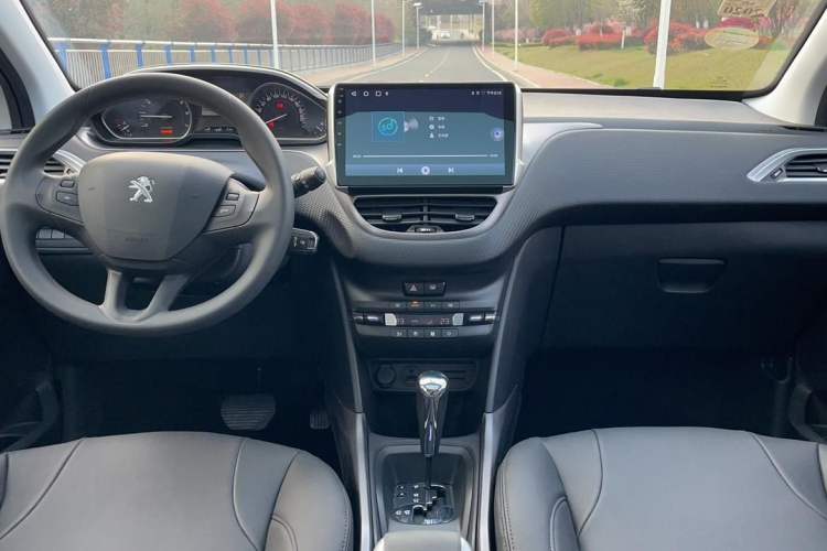 Used Peugeot 2008 2014 1.6L Automatic Fashion Edition Interior 1