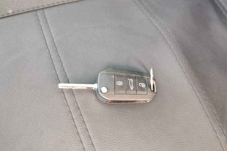 Used Peugeot 2008 2014 1.6L Automatic Fashion Edition Interior 1