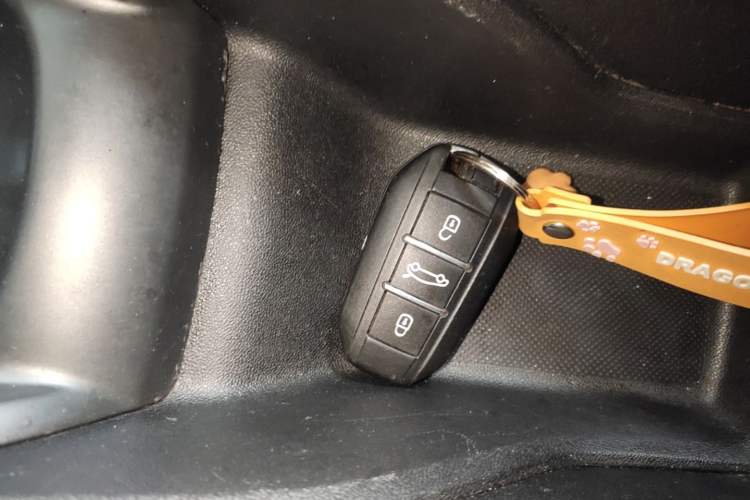 Used Peugeot 2008 2014 1.6L Automatic Navigation Edition Interior 1