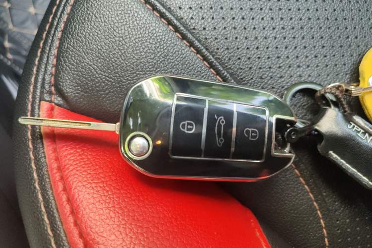 Used Peugeot 2008 2014 1.6L Automatic Fashion Edition Interior 1