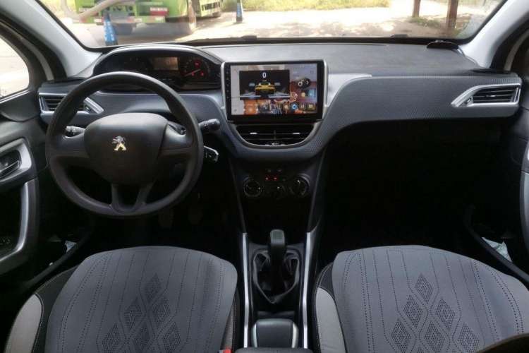 Used Peugeot 2008 2014 1.6L Manual Trend Edition Interior 1