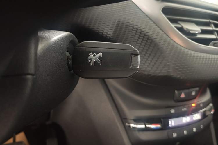 Used Peugeot 2008 2014 1.6L Automatic Fashion Edition Interior 1