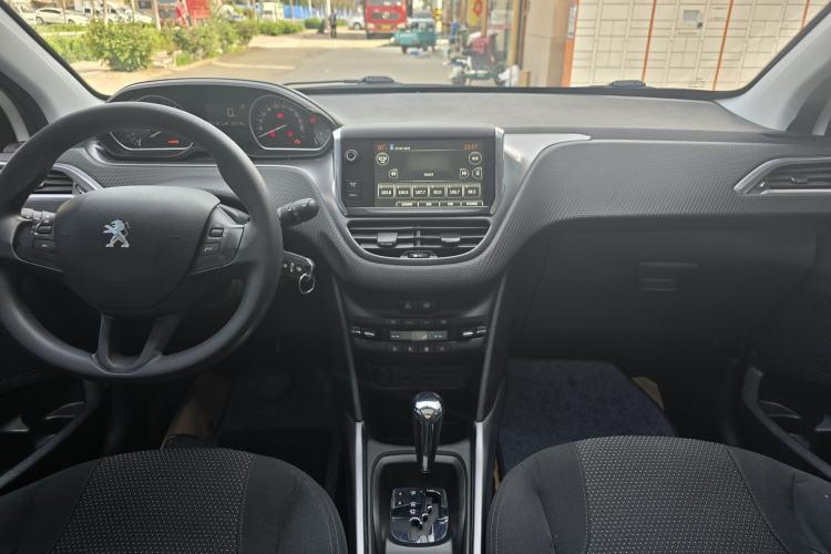 Used Peugeot 2008 2014 1.6L Automatic Fashion Edition Interior 1
