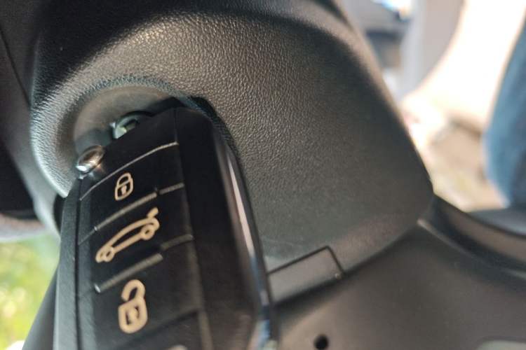 Used Peugeot 2008 2014 1.6L Automatic Fashion Edition Interior 1