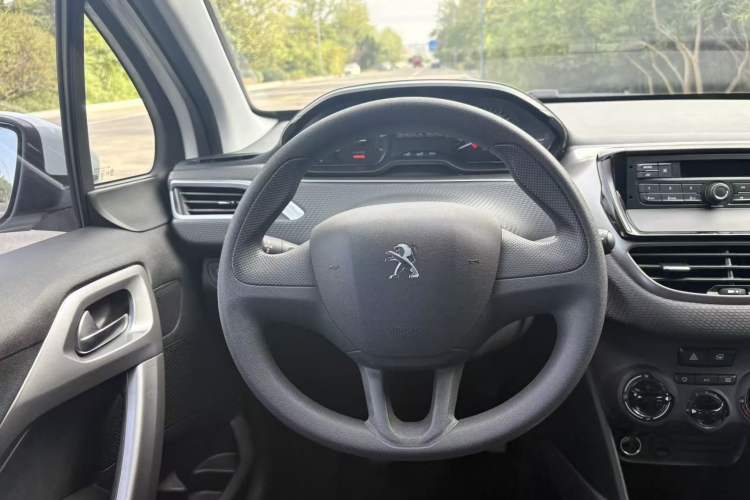 Used Peugeot 2008 2014 1.6L Manual Trend Edition Interior 1