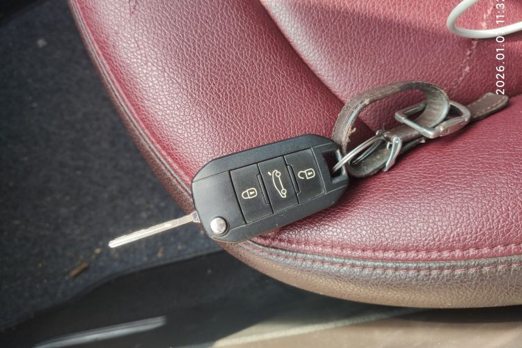 Used Peugeot 2008 2014 1.6L Automatic Fashion Edition Interior 1