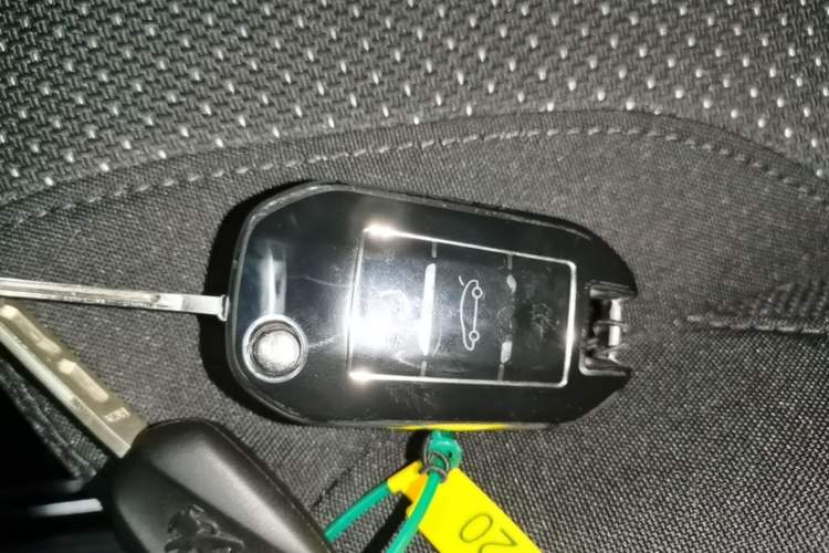 Used Peugeot 2008 2014 1.6L Automatic Fashion Edition Interior 1