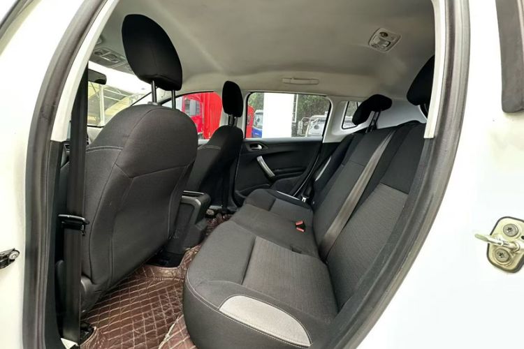 Used Peugeot 2008 2014 1.6L Manual Trend Edition Interior 1