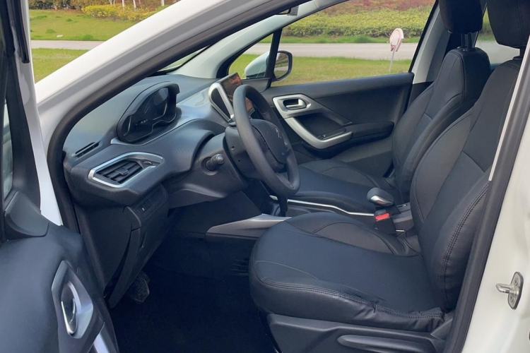 Used Peugeot 2008 2014 1.6L Automatic Fashion Edition Interior 2