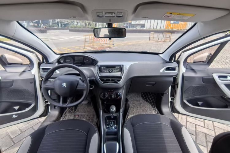 Used Peugeot 2008 2014 1.6L Automatic Trend Edition Interior 2