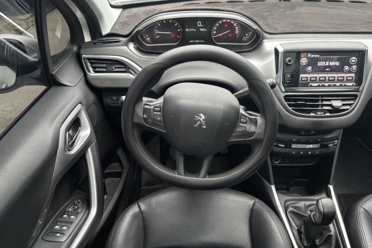 Used Peugeot 2008 2014 1.6L Manual Fashion Edition Interior 2