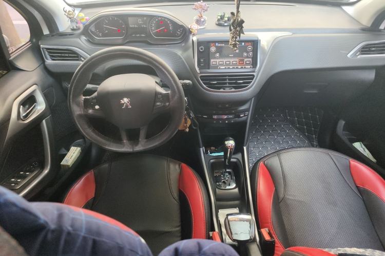 Used Peugeot 2008 2014 1.6L Automatic Fashion Edition Interior 2