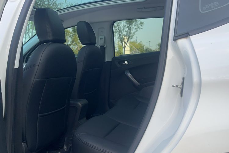 Used Peugeot 2008 2014 1.6L Automatic Fashion Edition Interior 2