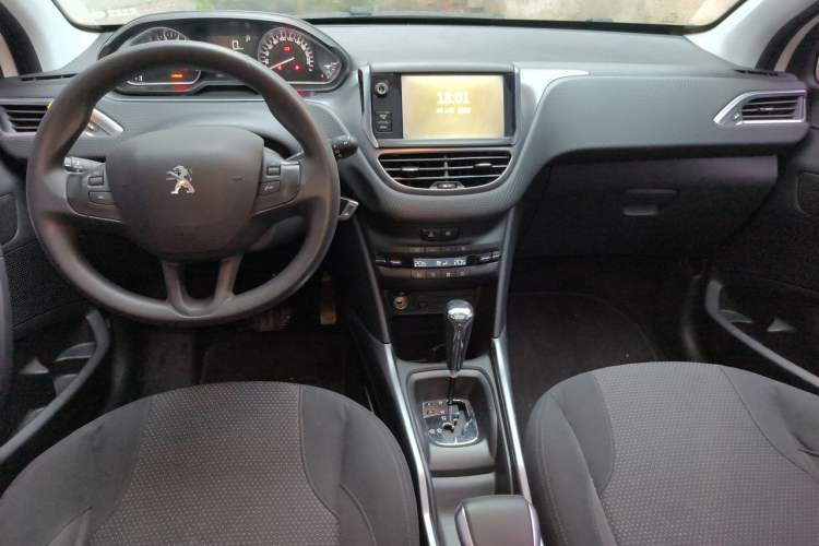 Used Peugeot 2008 2014 1.6L Automatic Fashion Edition Interior 2