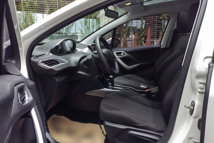 Used Peugeot 2008 2014 1.6L Automatic Fashion Edition Interior 2