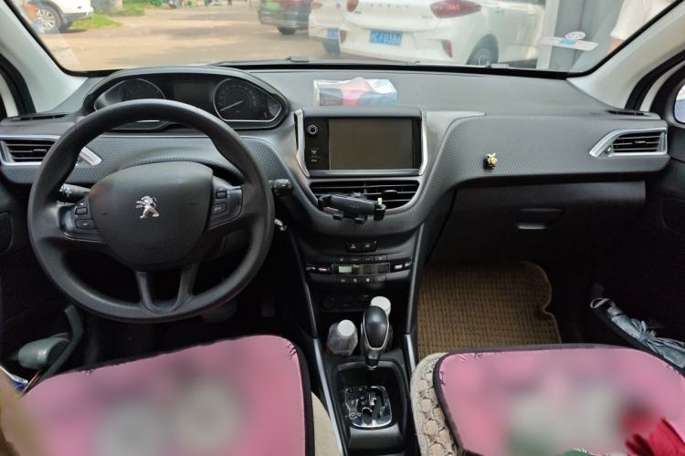 Used Peugeot 2008 2014 1.6L Automatic Fashion Edition Interior 2