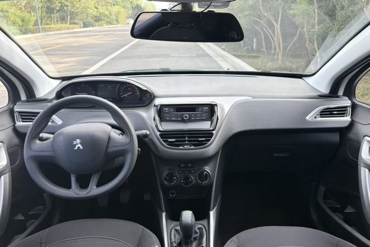 Used Peugeot 2008 2014 1.6L Manual Trend Edition Interior 2