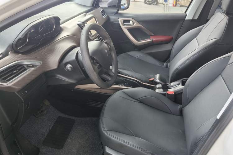 Used Peugeot 2008 2014 1.6L Automatic Fashion Edition Interior 2