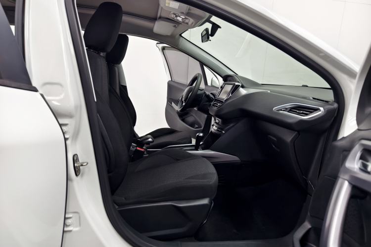 Used Peugeot 2008 2014 1.6L Automatic Fashion Edition Interior 2