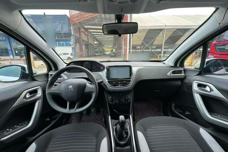 Used Peugeot 2008 2014 1.6L Manual Trend Edition Interior 2