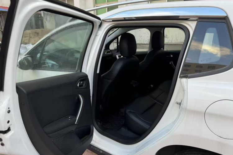Used Peugeot 2008 2014 1.6L Automatic Fashion Edition Interior 3