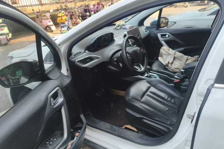 Used Peugeot 2008 2014 1.6L Automatic Navigation Edition Interior 3