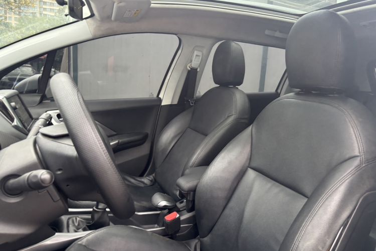 Used Peugeot 2008 2014 1.6L Manual Fashion Edition Interior 3