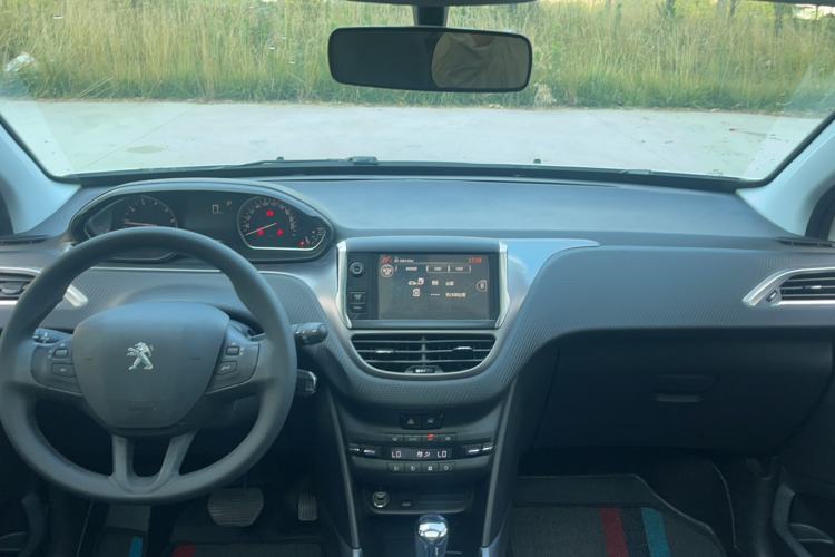Used Peugeot 2008 2014 1.6L Automatic Fashion Edition Interior 3