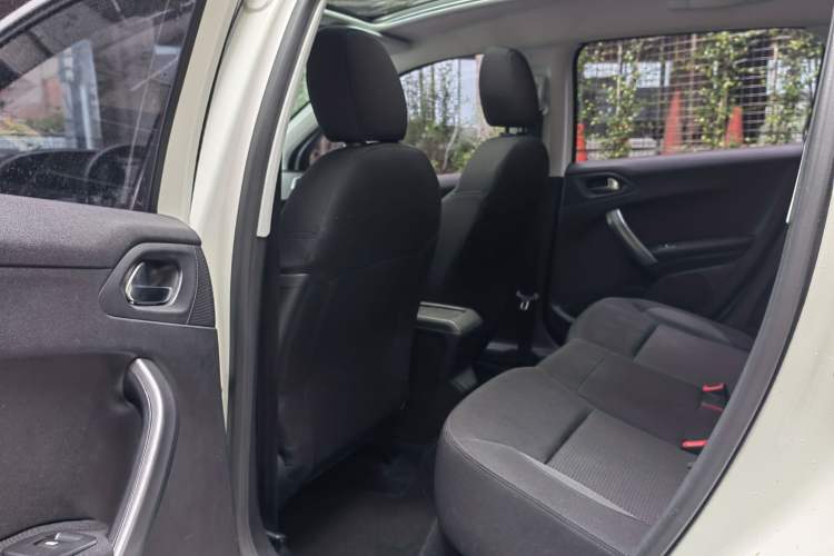 Used Peugeot 2008 2014 1.6L Automatic Fashion Edition Interior 3