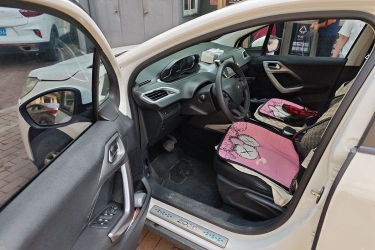 Used Peugeot 2008 2014 1.6L Automatic Fashion Edition Interior 3