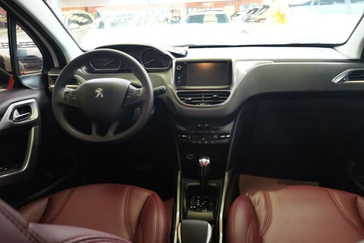 Used Peugeot 2008 2014 1.6L Automatic Fashion Edition Interior 3