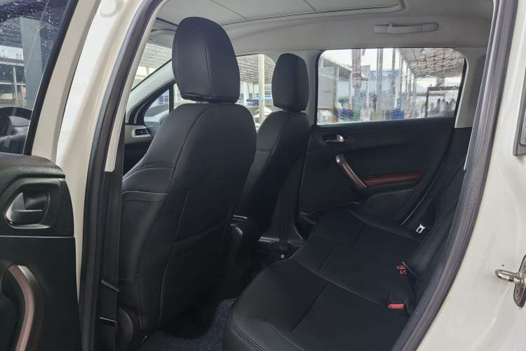Used Peugeot 2008 2014 1.6L Automatic Fashion Edition Interior 3