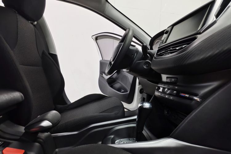 Used Peugeot 2008 2014 1.6L Automatic Fashion Edition Interior 3