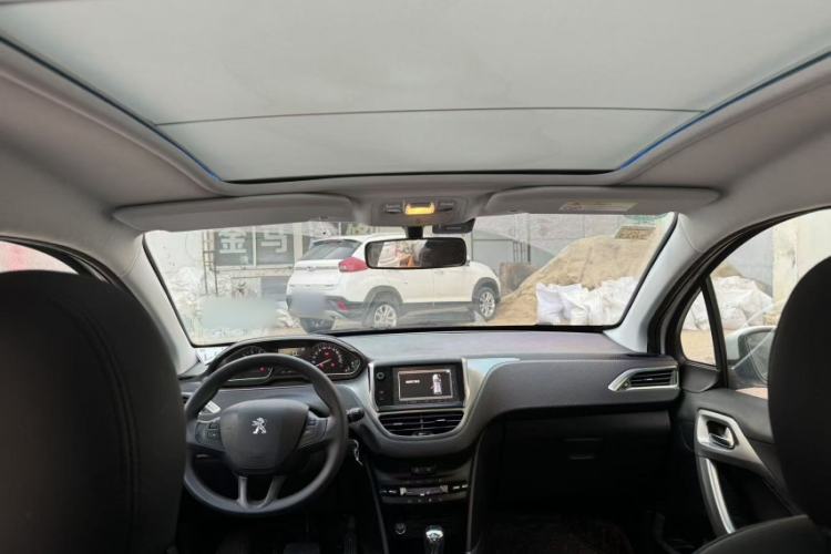Used Peugeot 2008 2014 1.6L Automatic Fashion Edition Interior 4