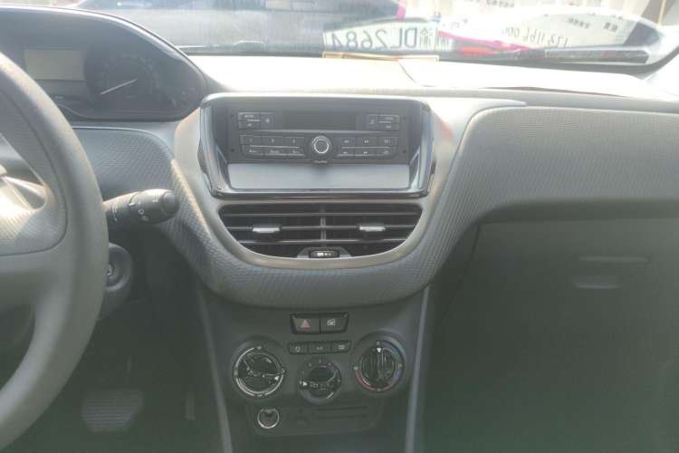 Used Peugeot 2008 2014 1.6L Automatic Trend Edition Interior 4