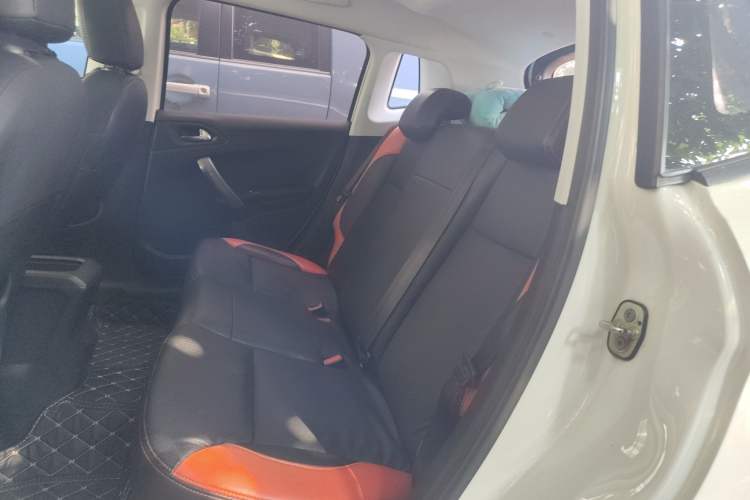 Used Peugeot 2008 2014 1.6L Automatic Fashion Edition Interior 4
