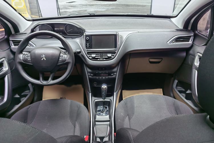 Used Peugeot 2008 2014 1.6L Automatic Fashion Edition Interior 4