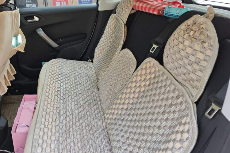 Used Peugeot 2008 2014 1.6L Automatic Fashion Edition Interior 4