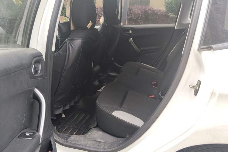 Used Peugeot 2008 2014 1.6L Automatic Trend Edition Interior 4