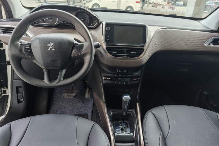 Used Peugeot 2008 2014 1.6L Automatic Fashion Edition Interior 4