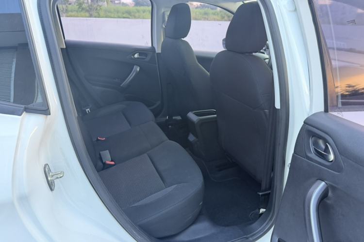 Used Peugeot 2008 2014 1.6L Automatic Fashion Edition Interior 5