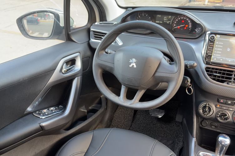 Used Peugeot 2008 2014 1.6L Automatic Trend Edition Interior 5