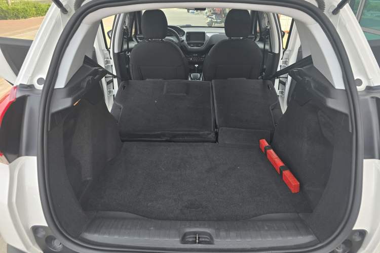 Used Peugeot 2008 2014 1.6L Automatic Fashion Edition Interior 5